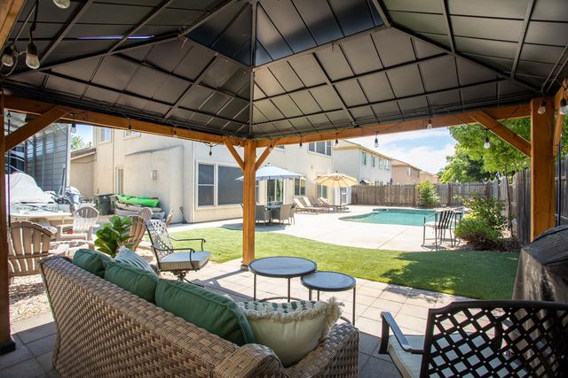 5600 Stonehaven Dr, Marysville, CA 95901