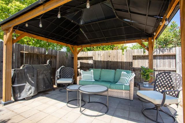 5600 Stonehaven Dr, Marysville, CA 95901