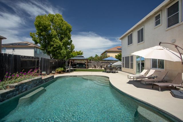 5600 Stonehaven Dr, Marysville, CA 95901