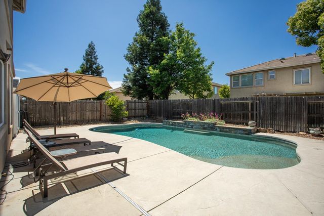5600 Stonehaven Dr, Marysville, CA 95901