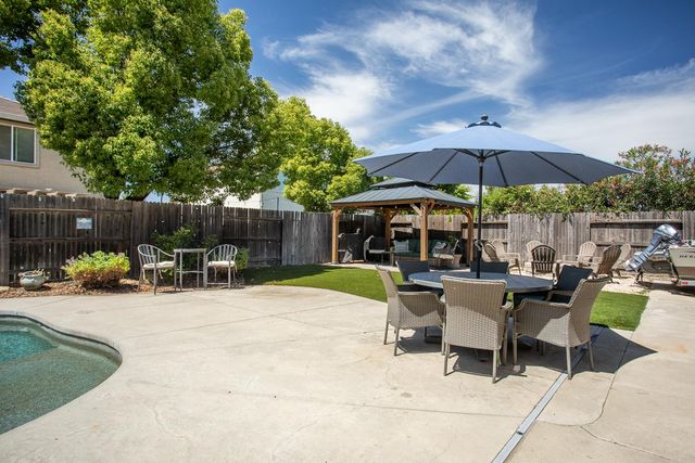 5600 Stonehaven Dr, Marysville, CA 95901