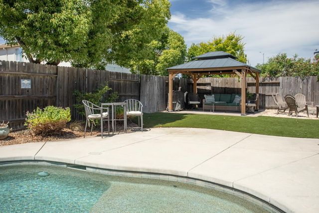5600 Stonehaven Dr, Marysville, CA 95901