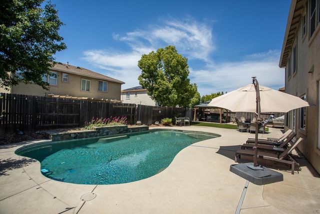 5600 Stonehaven Dr, Marysville, CA 95901