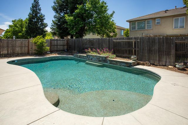 5600 Stonehaven Dr, Marysville, CA 95901