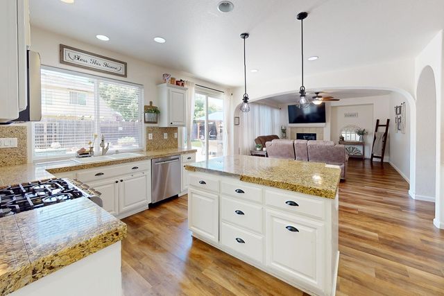 5600 Stonehaven Dr, Marysville, CA 95901