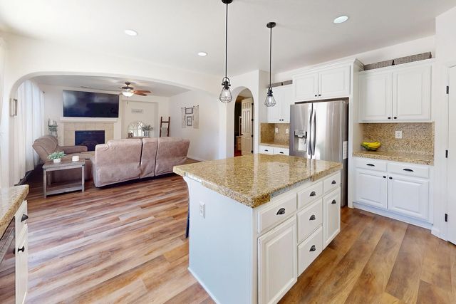 5600 Stonehaven Dr, Marysville, CA 95901