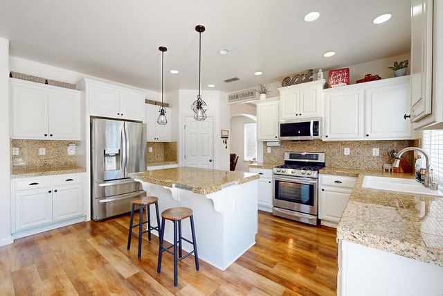 5600 Stonehaven Dr, Marysville, CA 95901