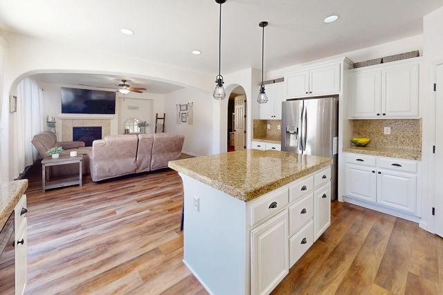5600 Stonehaven Dr, Marysville, CA 95901
