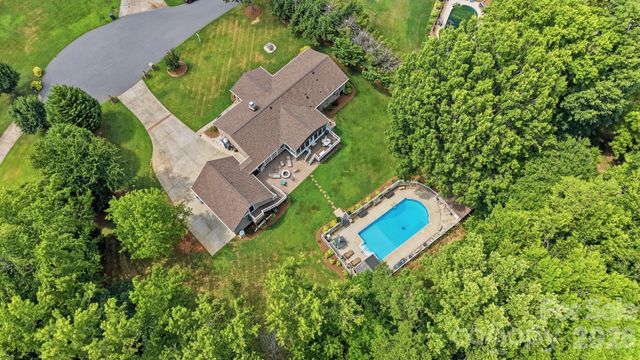 107 Mistywood Drive, Mount Holly, NC 28120