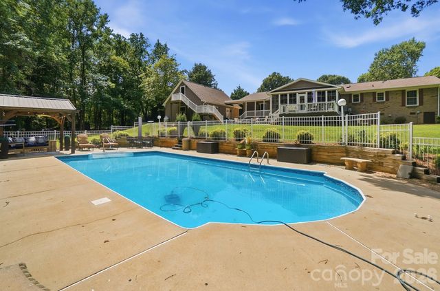 107 Mistywood Drive, Mount Holly, NC 28120