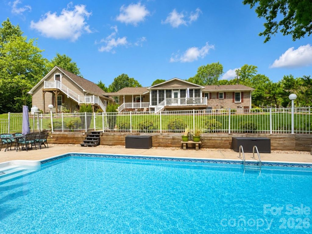 107 Mistywood Drive, Mount Holly, NC 28120