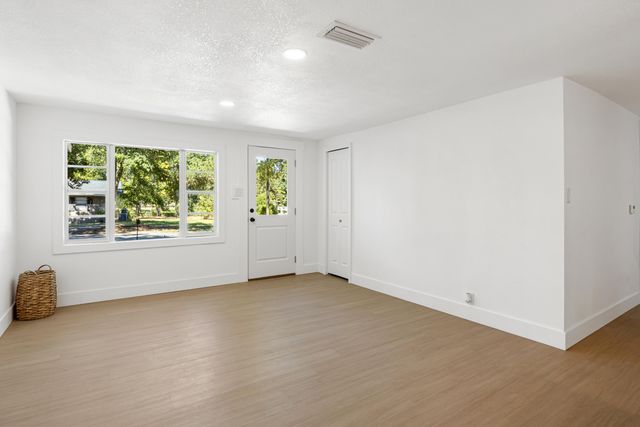 42 Roosevelt Avenue, Defuniak Springs, FL 32435