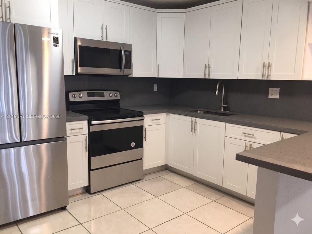 8888 SW 131st Ct 406, Miami, FL 33186