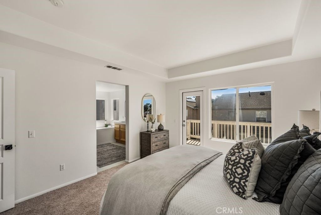 Image 13 of property listing at 966 Apricot Way, Carson, CA 90746