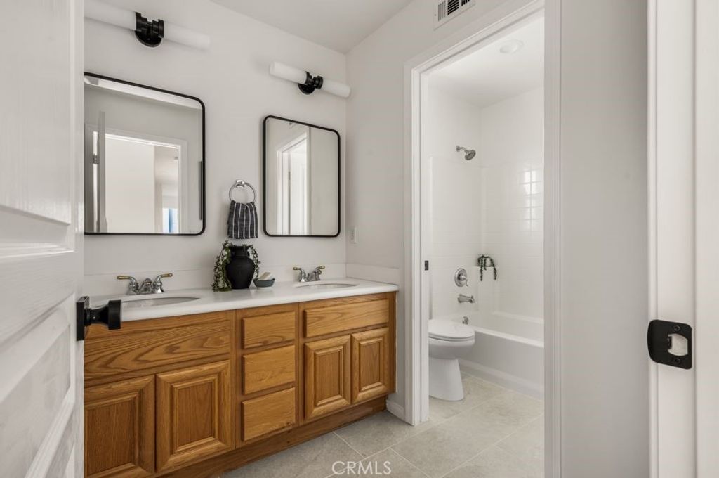 Image 18 of property listing at 966 Apricot Way, Carson, CA 90746