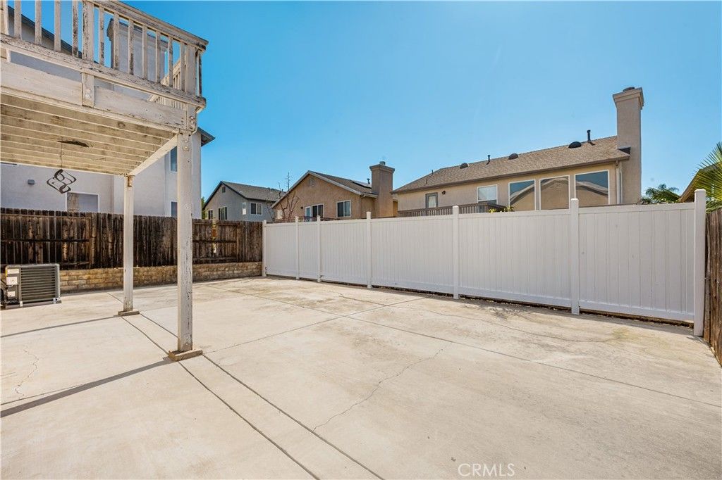Image 23 of property listing at 966 Apricot Way, Carson, CA 90746