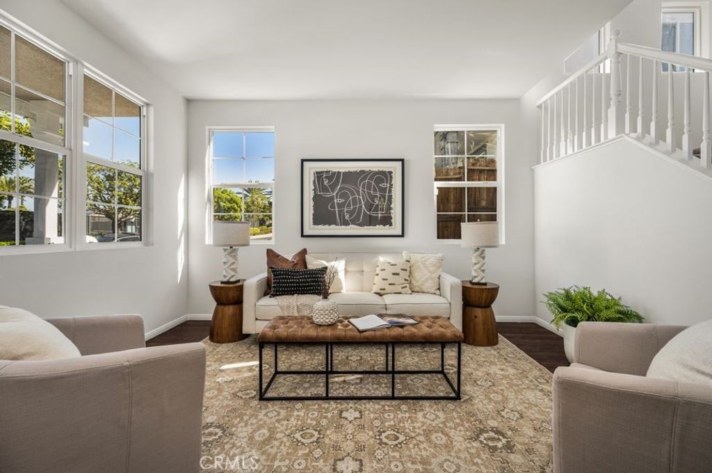 Image 4 of property listing at 966 Apricot Way, Carson, CA 90746