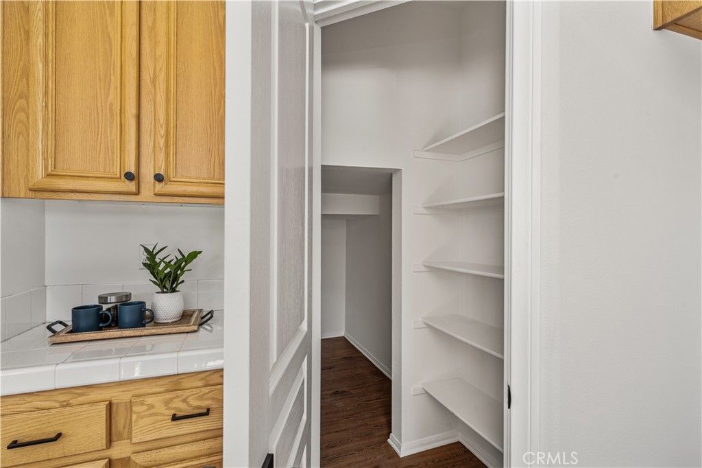 Image 7 of property listing at 966 Apricot Way, Carson, CA 90746