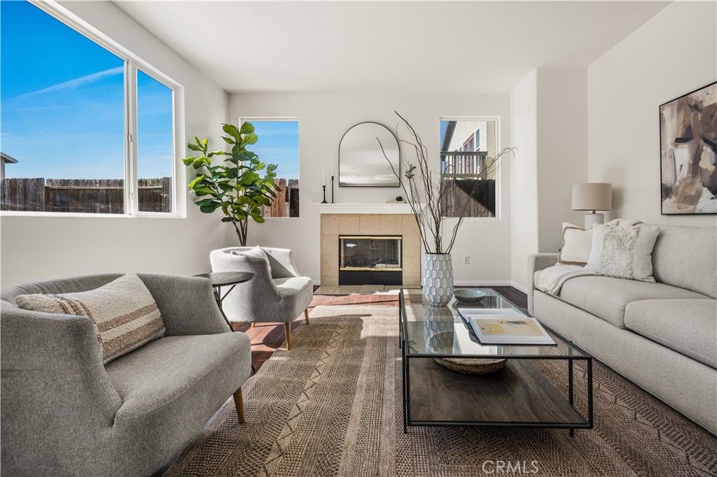 Image 9 of property listing at 966 Apricot Way, Carson, CA 90746