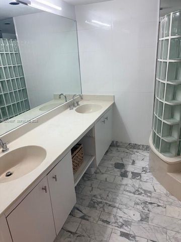 4000 Towerside Ter 1403, Miami, FL 33138