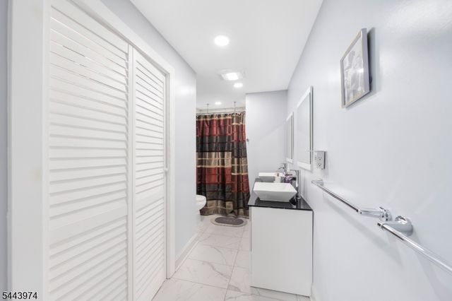 61 Keer Ave, Newark City, NJ 07112