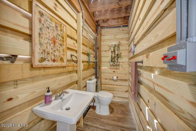 104 NE 8th Street, Oak Island, NC 28465