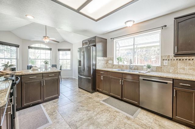 1145 E Woodhaven Lane, Fresno, CA 93720