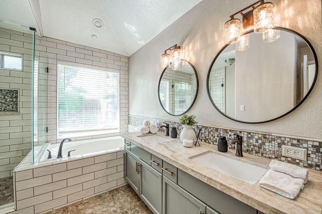 1145 E Woodhaven Lane, Fresno, CA 93720