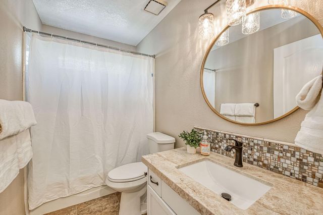 1145 E Woodhaven Lane, Fresno, CA 93720