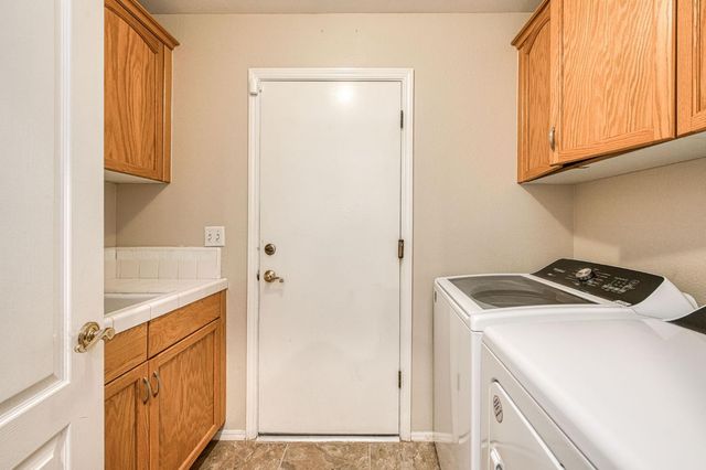 1145 E Woodhaven Lane, Fresno, CA 93720