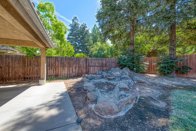 1145 E Woodhaven Lane, Fresno, CA 93720