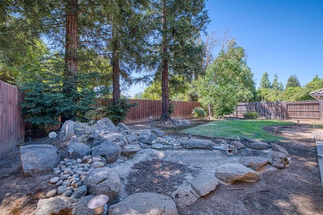 1145 E Woodhaven Lane, Fresno, CA 93720