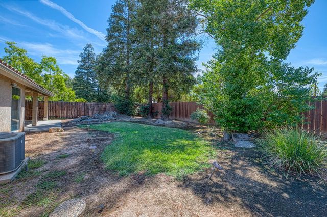 1145 E Woodhaven Lane, Fresno, CA 93720