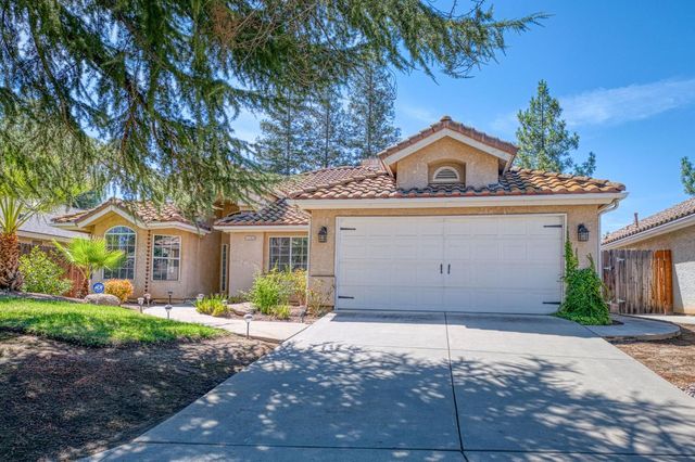 1145 E Woodhaven Lane, Fresno, CA 93720