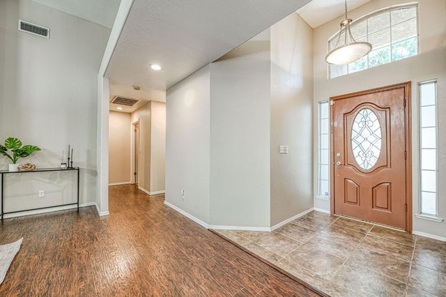 1145 E Woodhaven Lane, Fresno, CA 93720