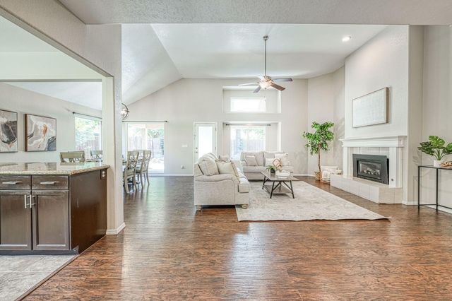 1145 E Woodhaven Lane, Fresno, CA 93720