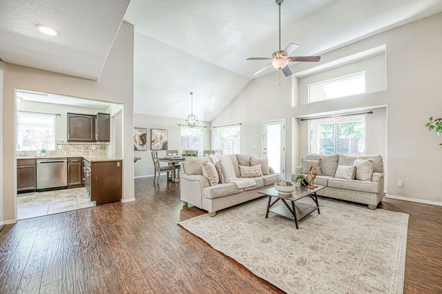 1145 E Woodhaven Lane, Fresno, CA 93720