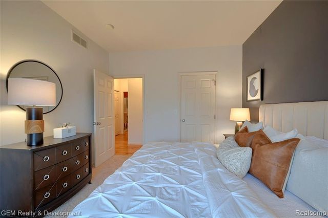 25636 Portico Lane, Novi, MI 48375