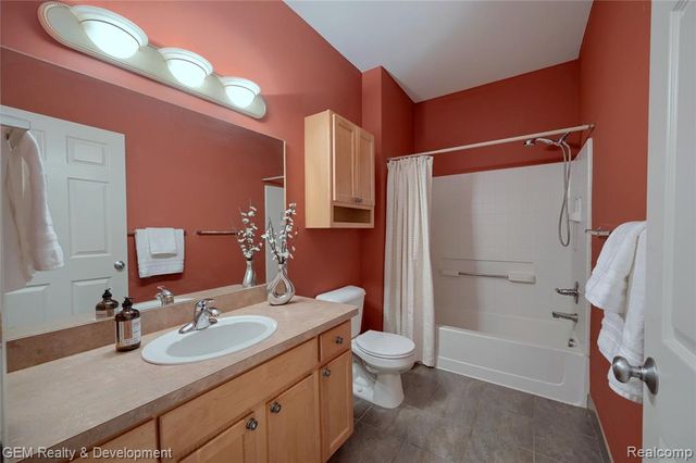 25636 Portico Lane, Novi, MI 48375