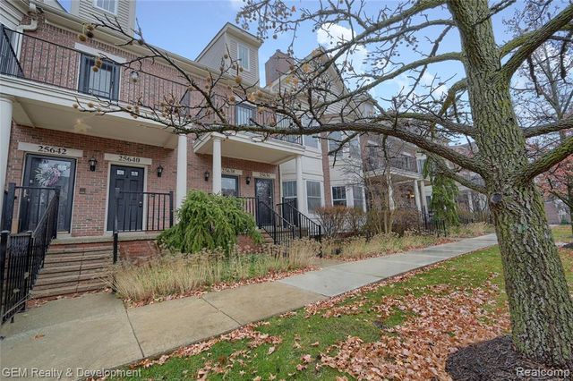 25636 Portico Lane, Novi, MI 48375