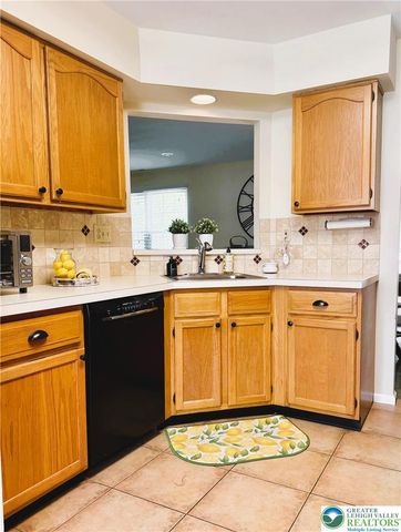 60 Carousel Circle, New Britain Boro, PA 18901