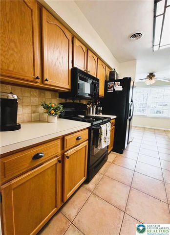 60 Carousel Circle, New Britain Boro, PA 18901