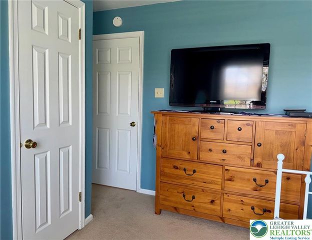 60 Carousel Circle, New Britain Boro, PA 18901