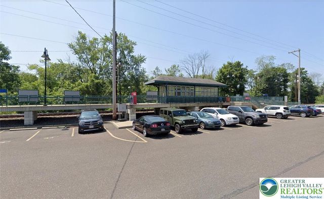 60 Carousel Circle, New Britain Boro, PA 18901