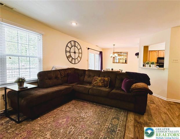60 Carousel Circle, New Britain Boro, PA 18901