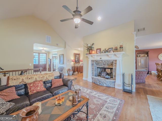 410 Caldwell Lane, Hoschton, GA 30548