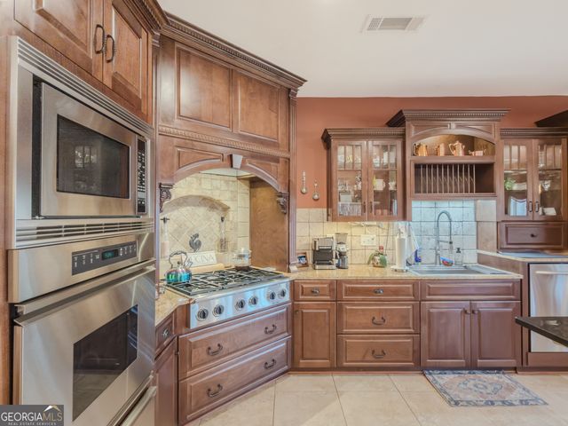 410 Caldwell Lane, Hoschton, GA 30548