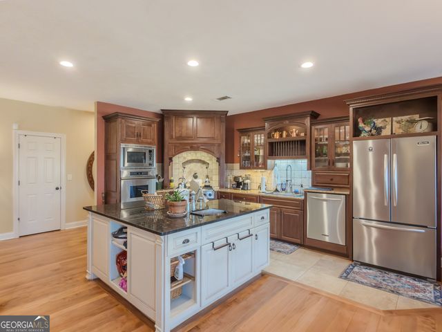 410 Caldwell Lane, Hoschton, GA 30548