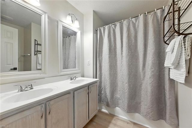 302 Dorothy DR, Yorktown, VA 23692