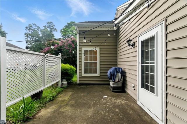 302 Dorothy DR, Yorktown, VA 23692
